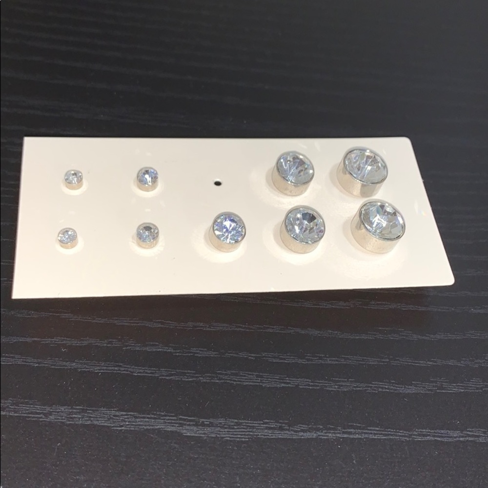 Multiple size diamond earring studs